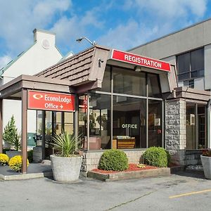 Econo Lodge By The Falls Niagara Falls Exterior photo