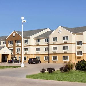 Hotel Baymont By Wyndham Salina Exterior photo