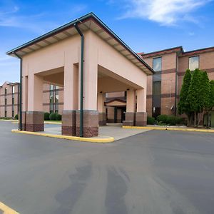 Quality Inn & Suites Sellersburg Exterior photo