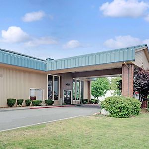 Hotel Ramada By Wyndham Spokane Valley Exterior photo