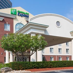 Holiday Inn Express Tower Center New Brunswick By Ihg East Brunswick Exterior photo