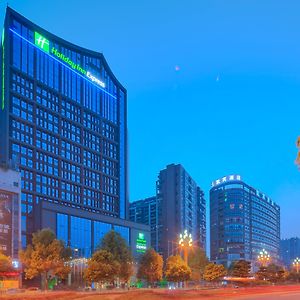 Holiday Inn Express Leshan City Square, An Ihg Hotel High Speed Rail And Leshan Giant Buddha Exterior photo