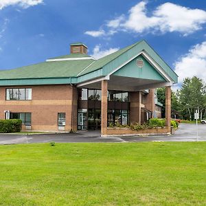 Quality Inn & Suites Hawkesbury Exterior photo