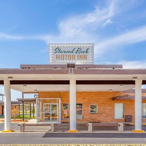 Starved Rock Motor Inn Travelodge By Wyndham Streator Exterior photo