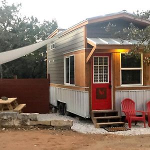 Fox Tiny Home - The Cabins At Rim Rock Austin Exterior photo