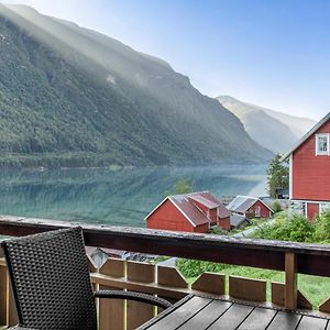 Willa Cabin Alongside The Beautiful Fjaerlandsfjord Exterior photo