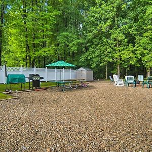 Willa Jamestown Retreat With Hot Tub - Walk To Lake! Hartstown Exterior photo