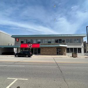 Econo Lodge Manitowoc Exterior photo