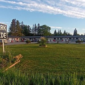 Park Side Motel Peterborough Exterior photo