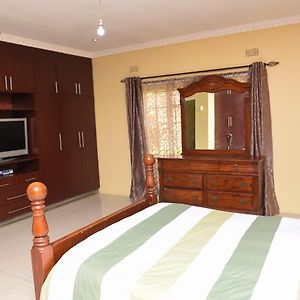 AZB Cozy Homes. Elegant 4 bedroom home in Area 49, Lilongwe Exterior photo