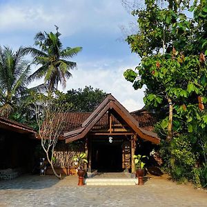 Griyo Jawi - Cabins&Pool Magelang Exterior photo