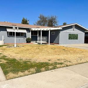 Modern Retro Home Visalia Exterior photo