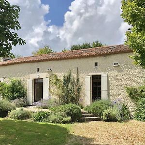 Bed and Breakfast A L'Ombre Du Tilleul Berneuil  Exterior photo