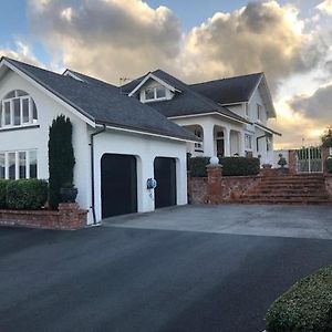 Bed and Breakfast Grand On Victoria Hawera Exterior photo