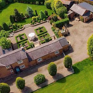 Willa Luxury Barn With Hot Tub, Spa Treatments, Private Dining Little Budworth Exterior photo