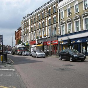 Impeccable Studio Apartment In West Londyn Exterior photo