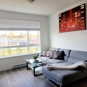 Private Room And Washroom In Surrey Exterior photo