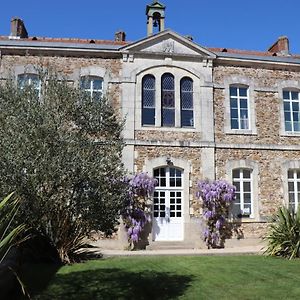 Bed and Breakfast La Maison D'Olivier Mesnard-la-Barotière Exterior photo