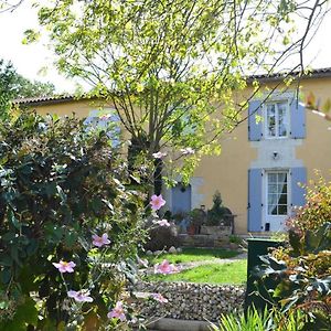 Willa Gite Familial Avec Jardin Au Bord De L'Eau, Terrasses, Velo, Jeux, Proche Charente, Wifi Inclus - Fr-1-653-189 Saint-Genis-d'Hiersac Exterior photo