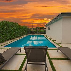 Willa Magical Miami Retreat With Heated Pool, Mini Golf, And Basketball Court L19 Exterior photo