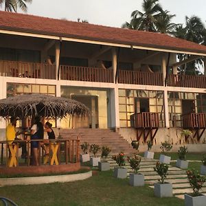 Hotel Isamar Front Beach Marawila Exterior photo