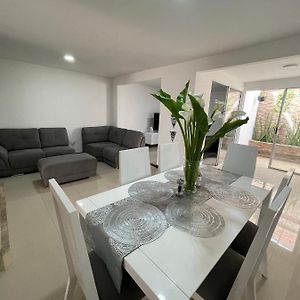 Apartament Casa Completa Con Aire Acondicionado, Calentador De Agua & Garaje Privado Palmira  Exterior photo