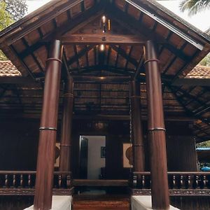 Kerala Heritage Home - Periya Veedu Neyyattinkara Exterior photo