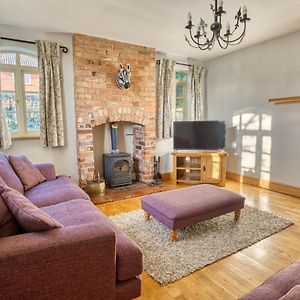 Pass The Keys Family Home In The Countryside Lincoln Exterior photo