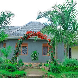 Willa Heavenly Royalz Farm Fortportal Njara Exterior photo