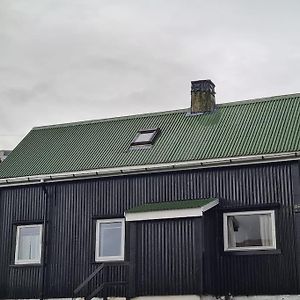 Willa Hyggeligt Gammelt Hus I Vestmanna Exterior photo