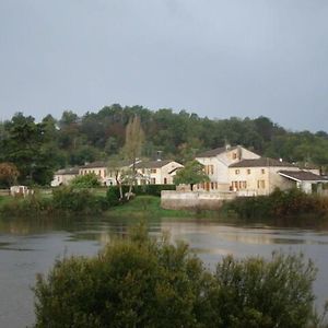 Willa Gironde Style House Bordering The River Sainte-Terre Exterior photo