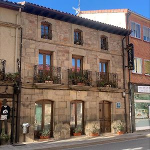 Hotel Hostal Rural Las Nubes Salas De Los Infantes Exterior photo