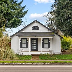 2-Bedroom Bungaloo Nestled Close To Urban Centers Vancouver Exterior photo