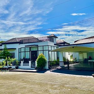 Big & Homey In Exclusive Village Davao Exterior photo
