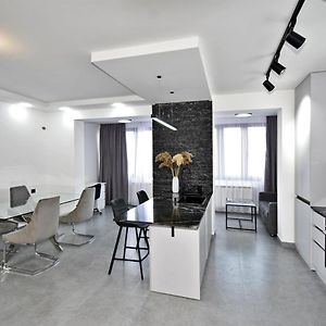 Luxury Apartment, 2 Bedrooms And 1 Living Room In Avan Erywań Exterior photo