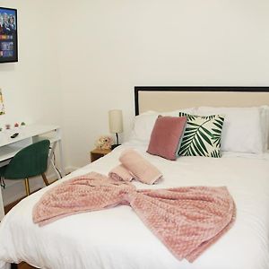 Apartament Tropical Glam Getaway. Easy Access To Nyc And 5 Min From Newark Airport Exterior photo