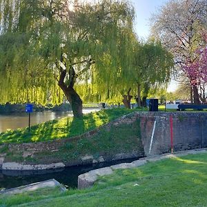 Willa Waters Edge, Town House In Stourport Exterior photo