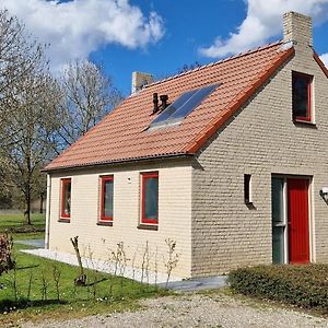 Willa Ruim Vakantiehuis Aan Meer Bij Nijmegen Gelderland Ewijk Exterior photo