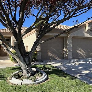 3 Bedroom 2 Bath Oasis In Cozy Neighborhood Las Vegas Exterior photo