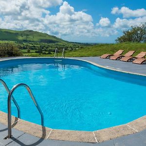 Willa Farmhouse With Heated Pool Nr Tywyn Exterior photo