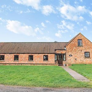 Willa The Old Combine Shed Huby Exterior photo