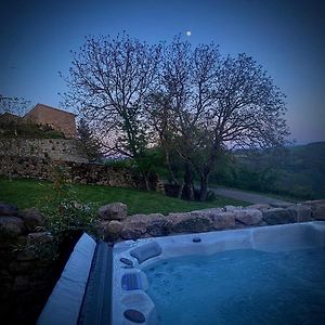 Willa Maisonnette Jardin Jacuzzi Au Coeur De Chambles Exterior photo