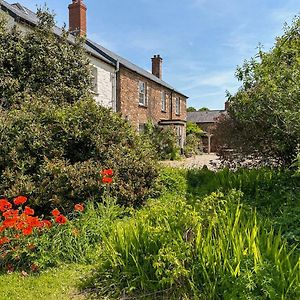 Willa Duvale Priory - 9985 Bampton  Exterior photo