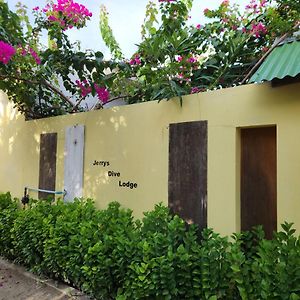 Jerrys Dive Lodge Rasdhoo Exterior photo