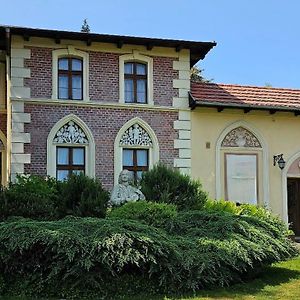 Zajazd Cztery Pory Roku Przerzeczyn-Zdroj Exterior photo