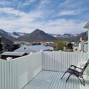 Apartament The Painter'S House With View And Balcony Siglufjordur Exterior photo
