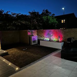 Willa Luxury West London 3Br House, Cul De Sac Isleworth Exterior photo