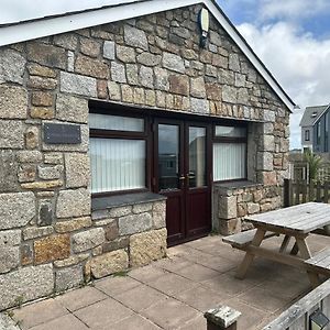 Willa Wheal Frances-Beautifully Fitted Bungalow Helston Cornwall Exterior photo