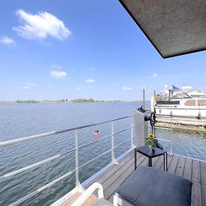 Hotel Jopies Houseboat Maasbommel Exterior photo