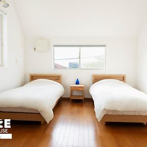 Apartament Gloce葉山サンセットハウスmorito L バルコニーから葉山の海と町を一望 小型犬玄関と庭のみアクセス可 Hayama Exterior photo